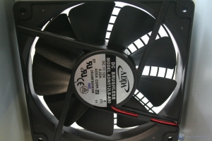 00011 INWIN_DESERT_FOX_COMMANDER_3_700W